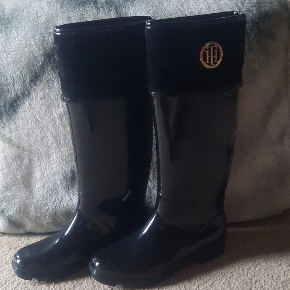 Tommy Hilfiger Black Glossy Rain Boots with Gold Logo
